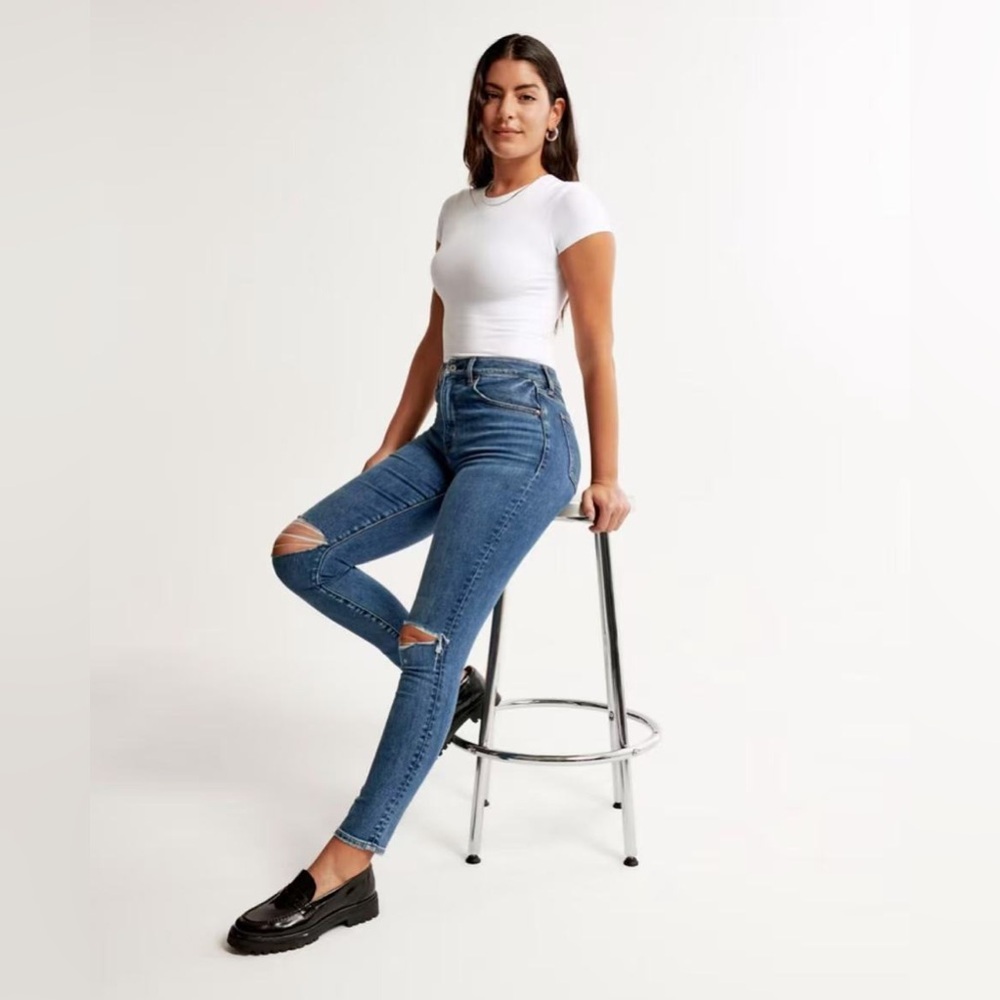 Abercrombie & Fitch The Skinny High Rise Jean Ripped Medium Wash 32/14R‎